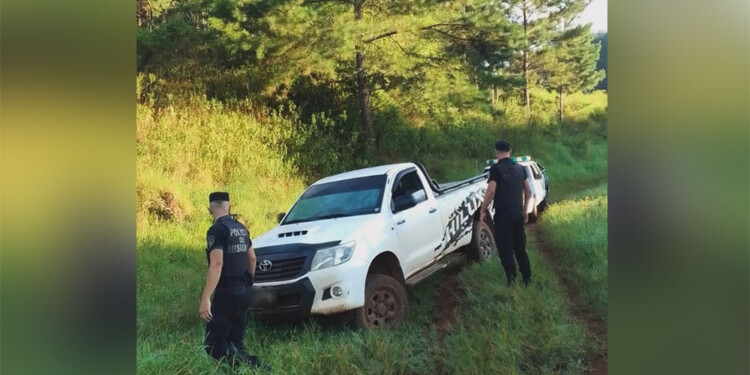 HALLAZGO. La policía logró dar con la camioneta sustraída a los colonos.
