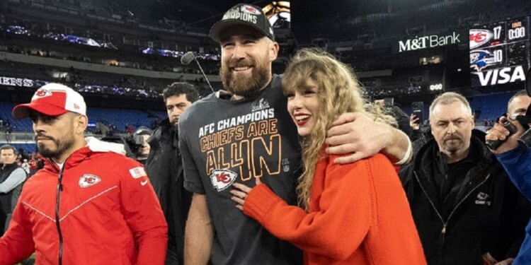 ESTRELLAS. La artista, está en pareja con el jugador estrella de los Chiefs, Travis Kelce. Por ese motivo, fue una presencia habitual en los partidos durante toda la temporada.