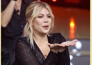 La multifácetica Wanda Nara debutó como cantante sobre un escenario en Buenos Aires