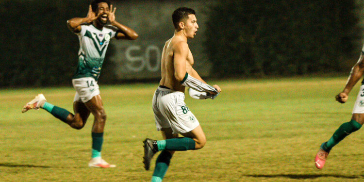 A FESTEJAR. El posadeño celebra su primera conquista en la Premier. (Gentileza Wilton Ixtecoc/Belize C.A.)