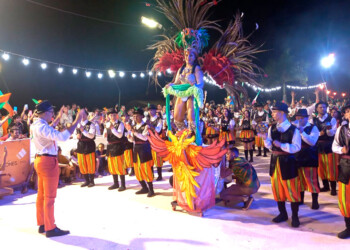 Apóstoles cerró sus carnavales a puro color, ritmo y show