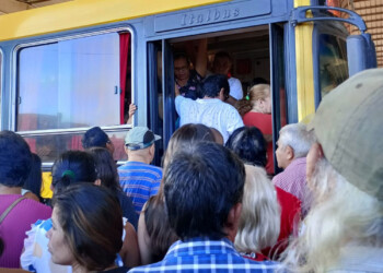 El Grupo Z levantó el servicio directo, dejó varados a miles de usuarios y estalló la bronca