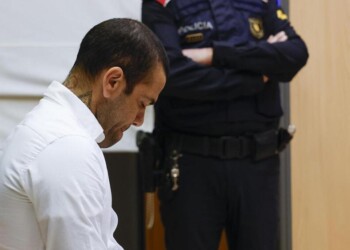 Dani Alves fue condenado a cuatro años y medio de cárcel por abuso sexual