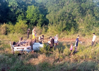 Despiste y vuelco en la ruta 105