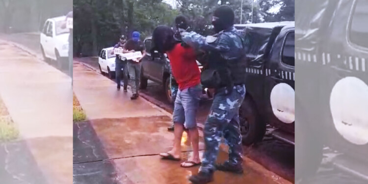 A RENDIR CUENTAS CON LA JUSTICIA. El sospechoso, de 52 años, tras ser capturado. El presunto cómplice ya estaría identificado.