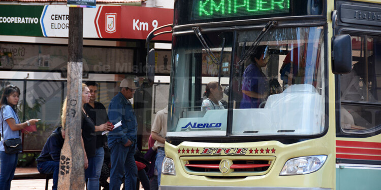 DÍA POR NOCHE. Advierten que, para restablecer el servicio nocturno, la ETCE redujo frecuencias diurnas.
