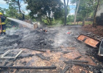 El fuego mató a un perro y afectó dos viviendas en Oberá