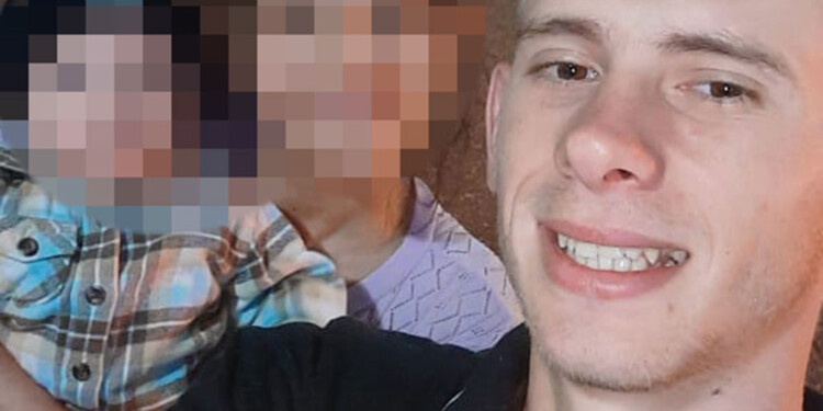 SELFIE EN FAMILIA. Iván junto a su esposa e hijo de ocho meses. Su familia cedió la fotografía actualizada del joven, que es buscado por la policía.