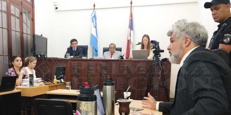 JUICIO. Ángel Dejesús Cardozo (en el centro) encabeza el Tribunal Penal 1 de Posadas que juzga a Manuel Rivero.