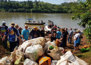 Argentinos y brasileños se vuelven a unir para limpiar el río Uruguay