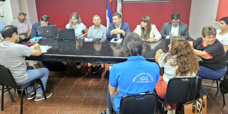 AVANZAR. Entre los gremios esperan lograr un acuerdo salarial, a pocas semanas de regresar a las escuelas.