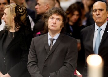 Milei inició la purga, promete despidos y sella nueva alianza