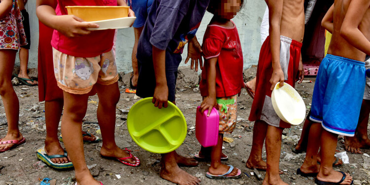 DETERIORO. Gran parte de la población no solo no puede acceder a los alimentos y a la salud, ahora tampoco puede comprar lo necesario para la escuela.