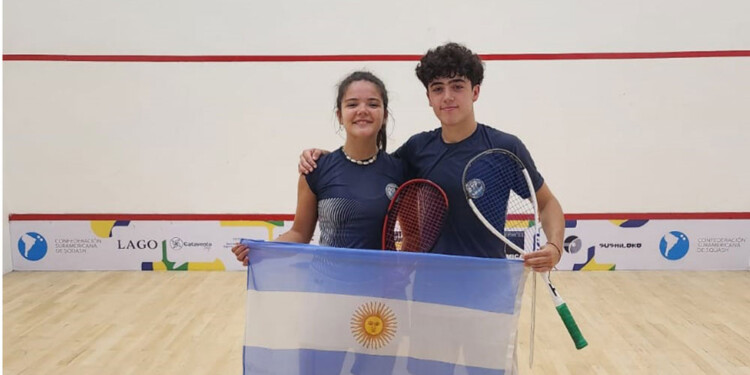 FLAMEA. La misionera Rivero y Portabales celebran el primer puesto.