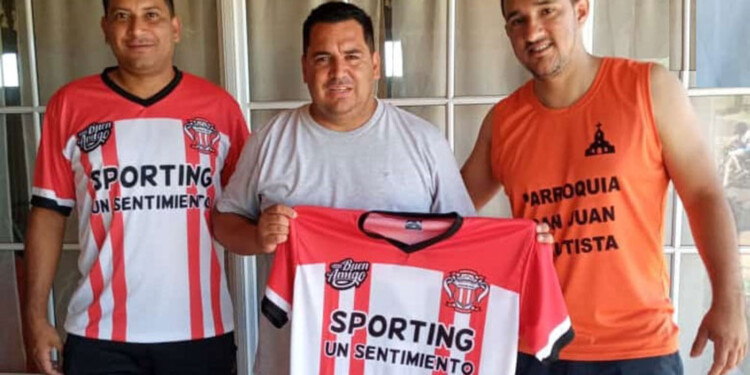 EXPECTATIVAS. Guillermo Romero (en el medio), presidente de Sporting, dijo que buscarán armar un equipo competitivo.