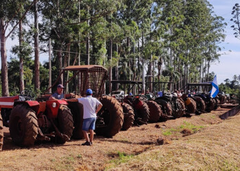 Tractorazo en Andresito en adhesión al pedido de yerbateros por el kilo de la hoja verde