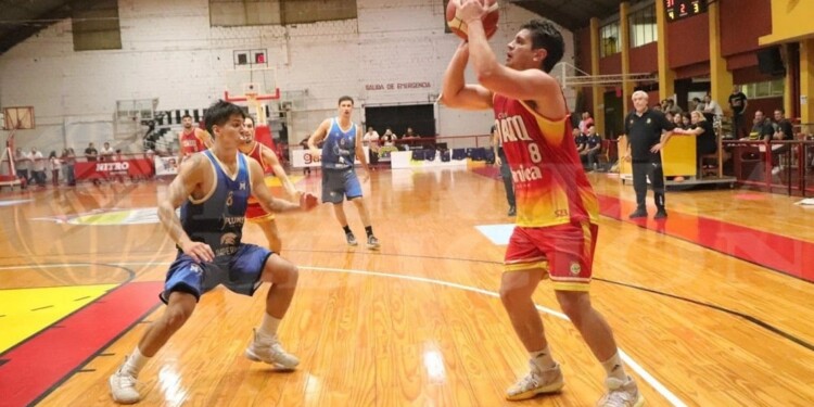 GOLPE. El Auriazul superó al Oriental en el mismísimo Jorge Yamaguchi.