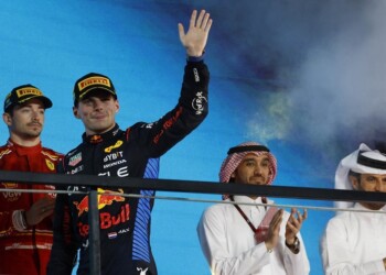 La Fórmula 1, entre camellos, toros y caballos