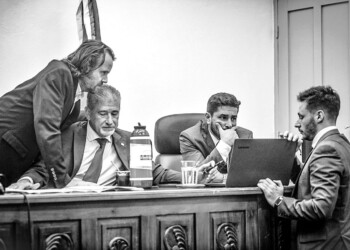 Lo condenaron a 22 años de prisión por abusar de dos hijastras menores