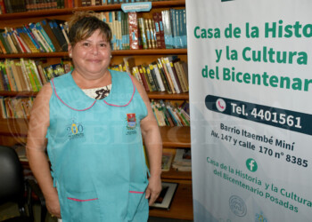 Brinda clases de apoyo en la Casa del Bicentenario hace años y sostiene que “el estudio es la mejor herencia”