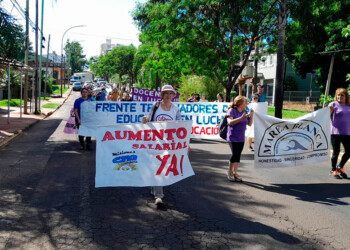 Docentes del FTEL llevaron sus reclamos al Consejo General de Educación