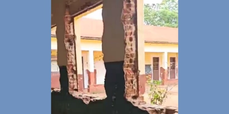 CONDICIONES. Así está la escuela hoy y las clases seguirán en el anexo.