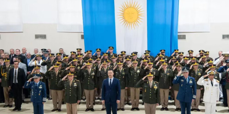 El ministro Luis Petri, en el acto de asunción de la jefatura del Ejército