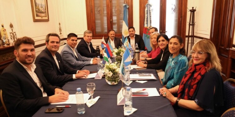 BLOQUE FEDERAL. Reclamo social de los ministros de Misiones, La Rioja, Chubut, Santa Cruz, Tierra del Fuego, Rio Negro, Formosa, Buenos Aires, La Pampa, Neuquén, Santiago del Estero y Salta.