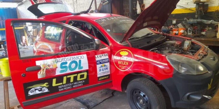 A PUNTO. El Ford Ka Viral de Diego Schaffer fue “repasado” para el inicio.