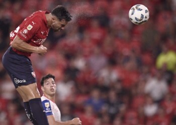 Independiente venció a Argentinos y sigue siendo líder de su zona