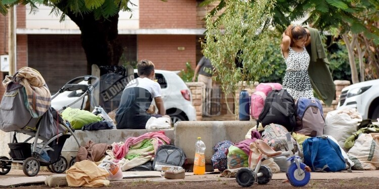 DURO. Los jóvenes mbya también sufren el flagelo de la “pedra”.