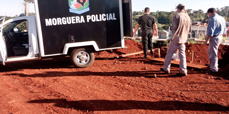 MEDIDA JUDICIAL. En el cementerio de San Vicente fue enterrado el cuerpo sin identificar.