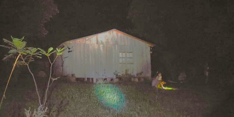 LÍMITE CON FRACRÁN. En esta vivienda en el paraje San Alfonso, fue asesinado Nazareno Adrián Faier durante la madrugada de ayer.