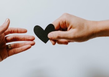 ¿Por qué nos enganchamos con la persona equivocada una y otra vez?, una reflexión desde la psicología