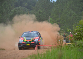 La lluvia completó el show de Rally en El Soberbio