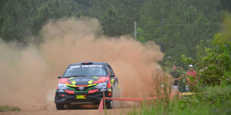 DE PELÍCULA. Llegó el agua y le puso emoción a la apertura del calendario. (Prensa AMPyNaR)