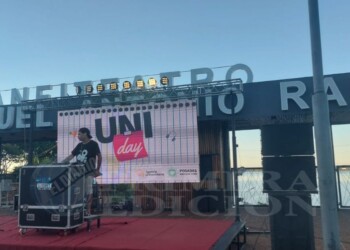 Se está realizando el UniDay en Posadas: música, gastronomía y más para estudiantes universitarios