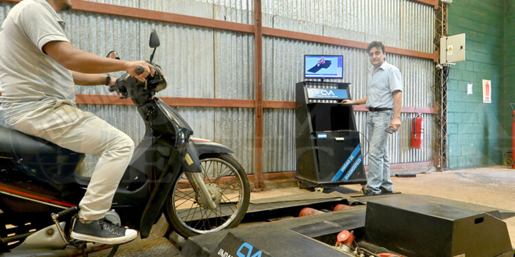 SIN ESPERAS. En Mototécnica Posadas sitúan al promedio de concurrencia para verificación como normal.