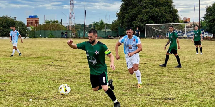 PARIDAD. Villa Nueva y Luz y Fuerza igualaron en la ciudad de las Cataratas. (Foto Iguazú Deportes)