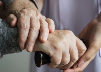 Derecho a la internación geriátrica: cómo hacer el trámite y qué hacer si tu obra social o prepaga niega la cobertura