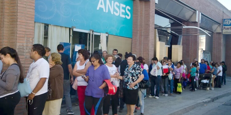 EMPOBRECIDOS. El defensor de la Tercera Edad recordó que en todos los gobiernos, siempre los jubilados son los que terminan pagando el ajuste.