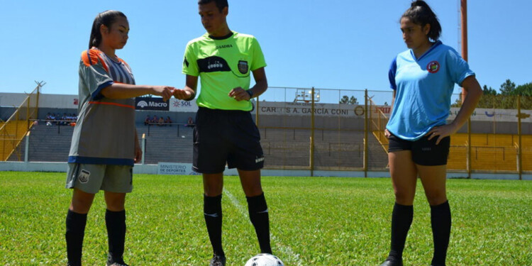 Por el Día de la Mujer, organizan torneo de fútbol femenino con equipos barriales