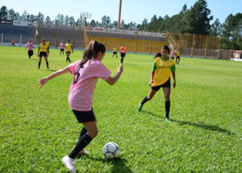 Por el Día de la Mujer, organizan torneo de fútbol femenino con equipos barriales