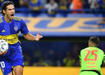 Copa de la Liga: Cavani rompió su maleficio y le dio la victoria a Boca con un triplete