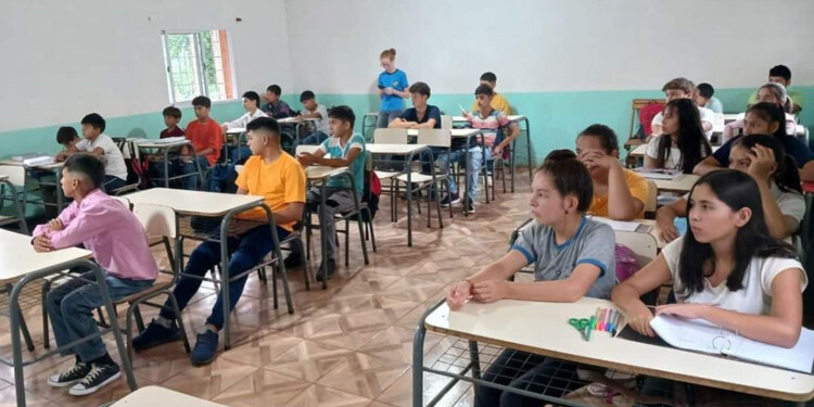 EN EL AULA. A pesar del paro, en la mayoría de las escuelas hubo clases.
