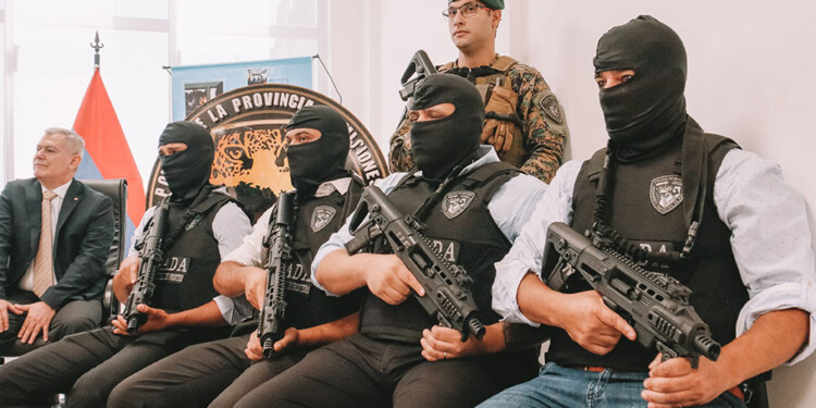 EFECTIVOS. Se destacan por su nivel de instrucción y ser seleccionados específicamente por sus capacidades.