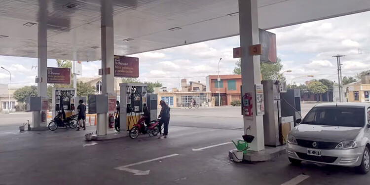 OTRO PANORAMA. Las estaciones de servicio tienen mucho menos flujo de visitantes que hace tres meses atrás, debido a la suba de los precios.