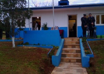 Niña cayó de un camión manejado por su padre y murió