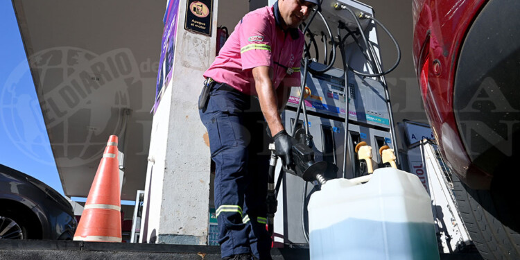 COMBUSTIBLE. Axion se sumó a Shell y actualizó los valores en sus surtidores de toda la provincia