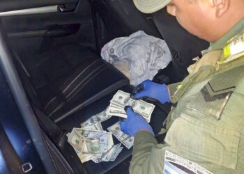 Partió desde San Vicente con casi 14 mil dólares escondidos en la camioneta